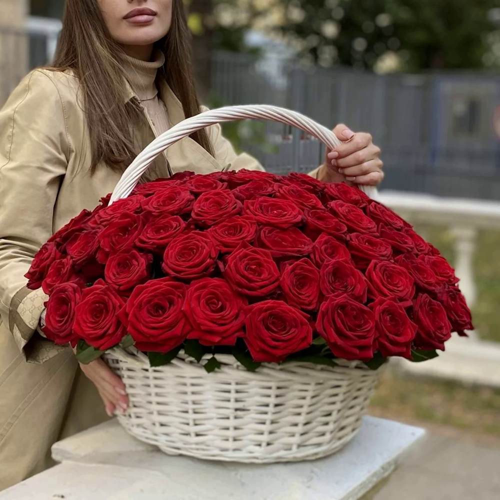 Корзина из 101 красной розы