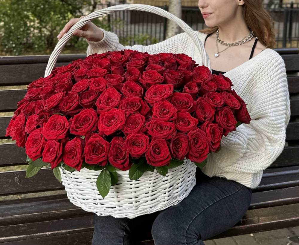 Корзина из 151 красной розы