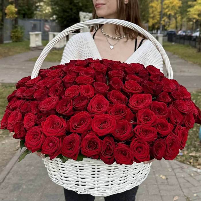 Корзина из 151 красной розы