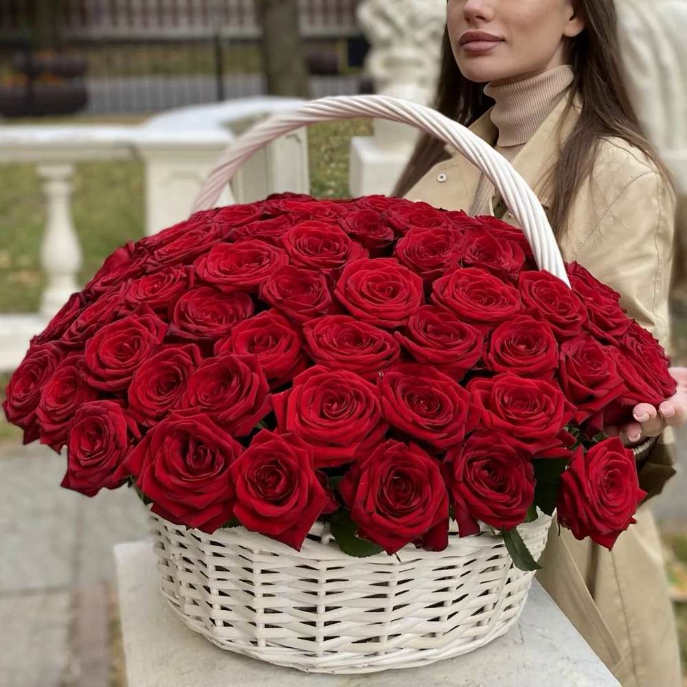 Корзина из 101 красной розы