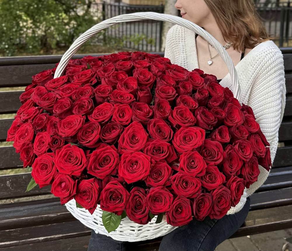 Корзина из 151 красной розы