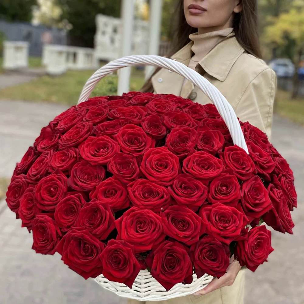 Корзина из 101 красной розы