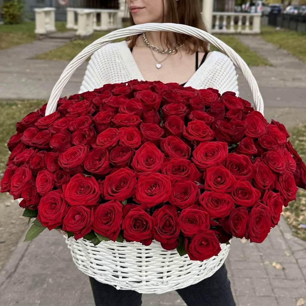 Корзина из 151 красной розы