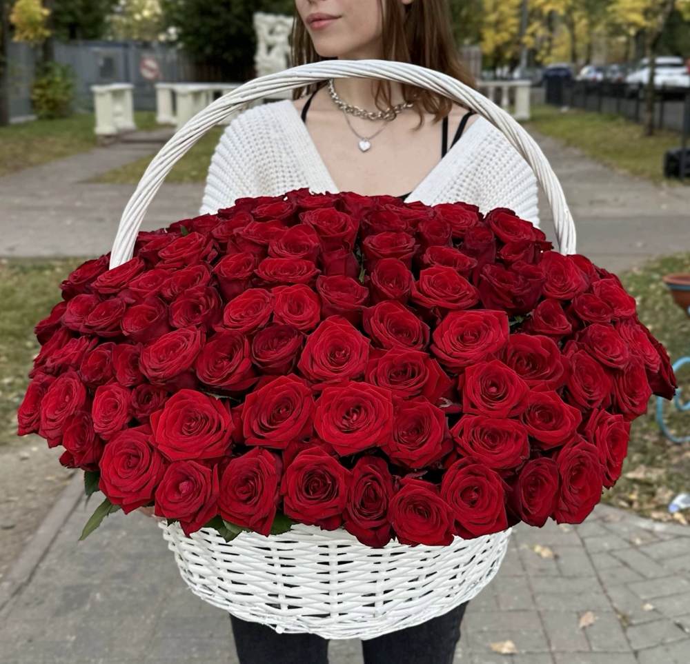 Корзина из 151 красной розы