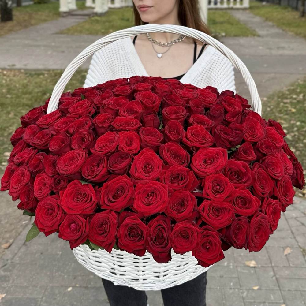 Корзина из 151 красной розы