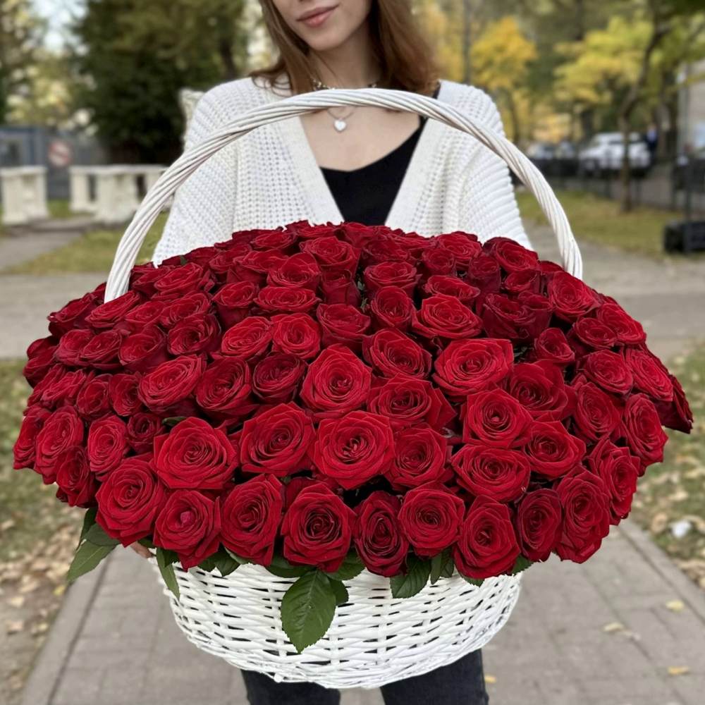 Корзина из 151 красной розы