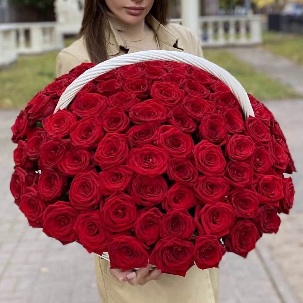 Корзина из 101 красной розы